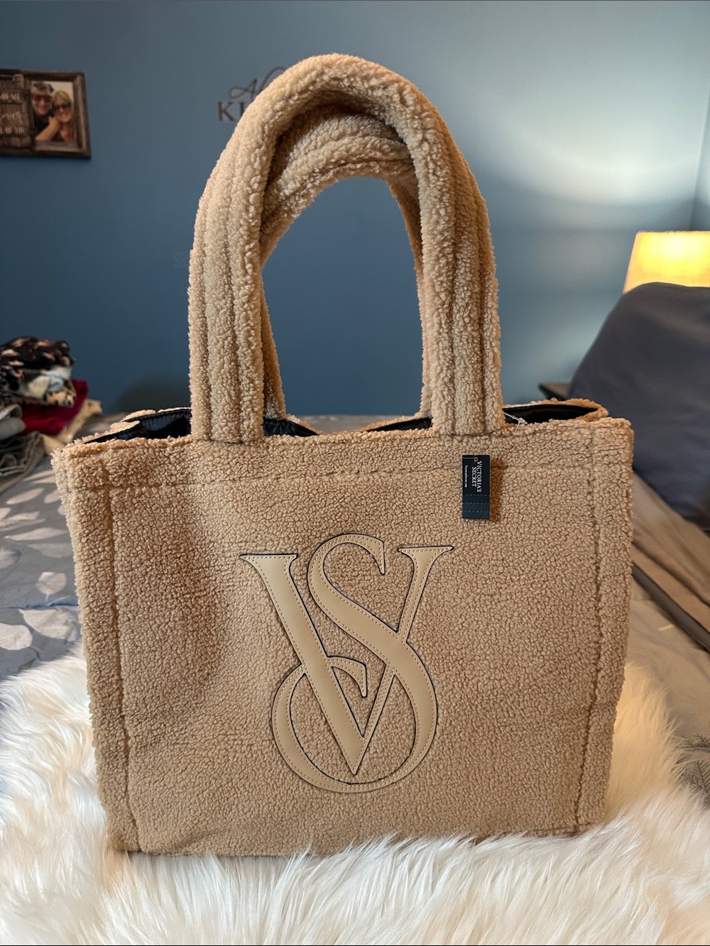 NWTS Victoria's Secret Tan Shearling Tote Bag with Embossed VS Logo🤎